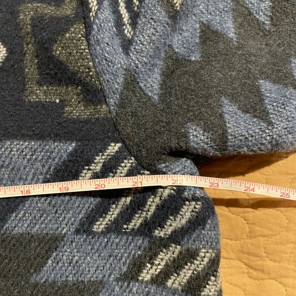 Geometric Patterned Button-Up Jacket - Picture 7 of 11